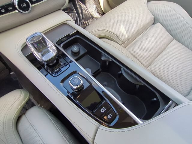 Certified 2024 Volvo XC90 B6 Ultimate w/ Protection Package Premier AWD/4WD image 24
