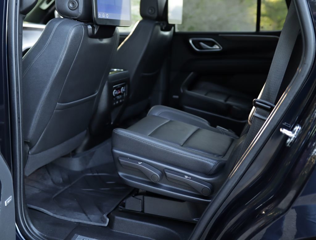 Used 2023 Chevrolet Tahoe Z71 w/ Luxury Package AWD/4WD image 29