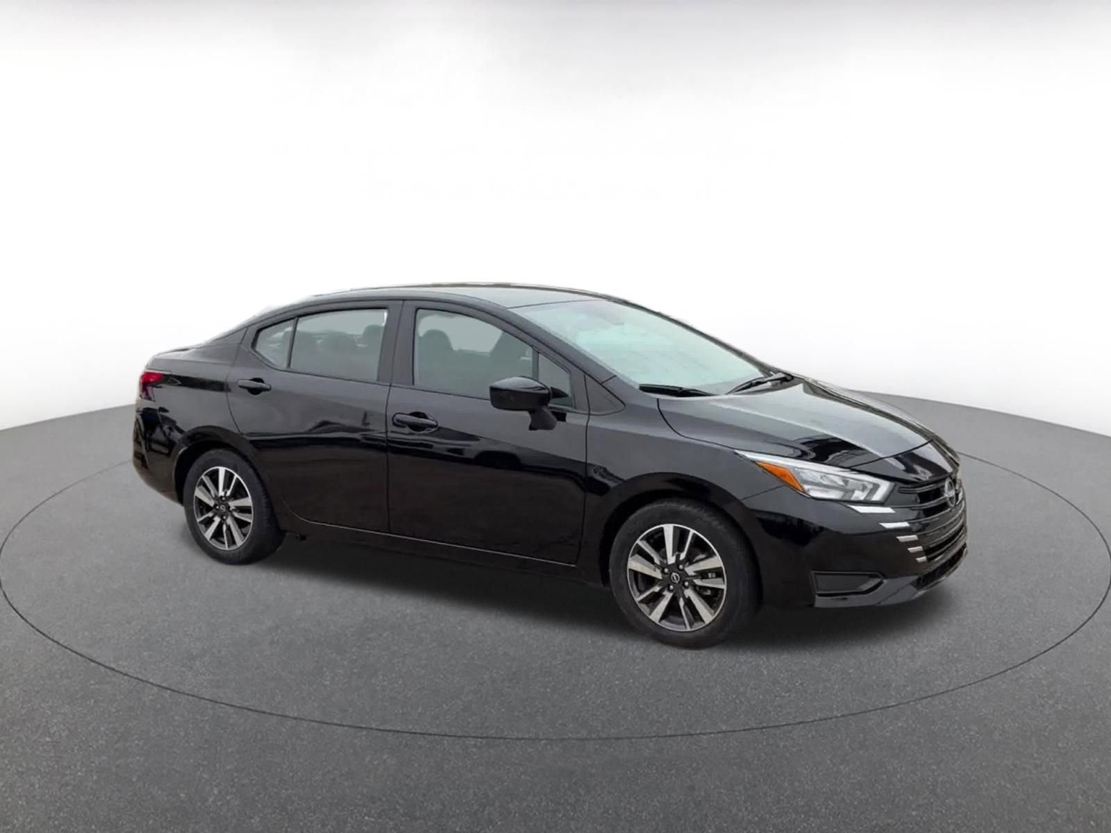 Used 2025 Nissan Versa SV image 2