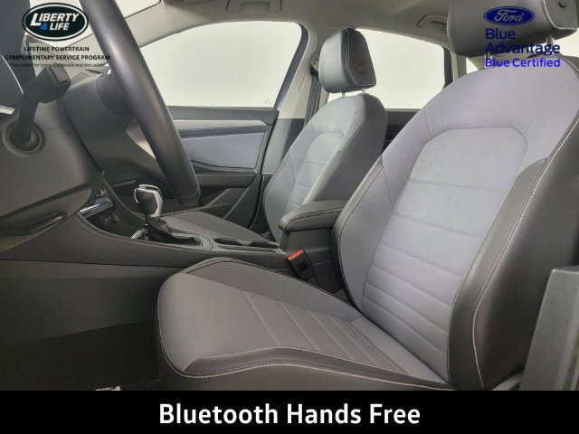 Used 2025 Volkswagen Jetta SE FWD image 14