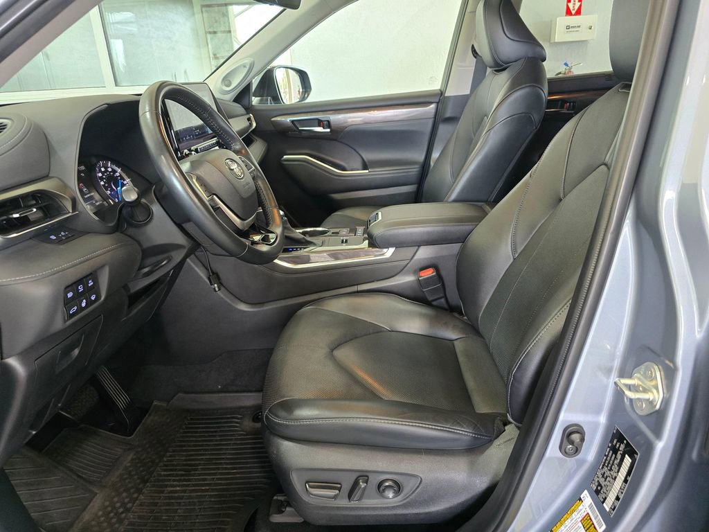 Used 2022 Toyota Highlander Limited AWD/4WD image 23