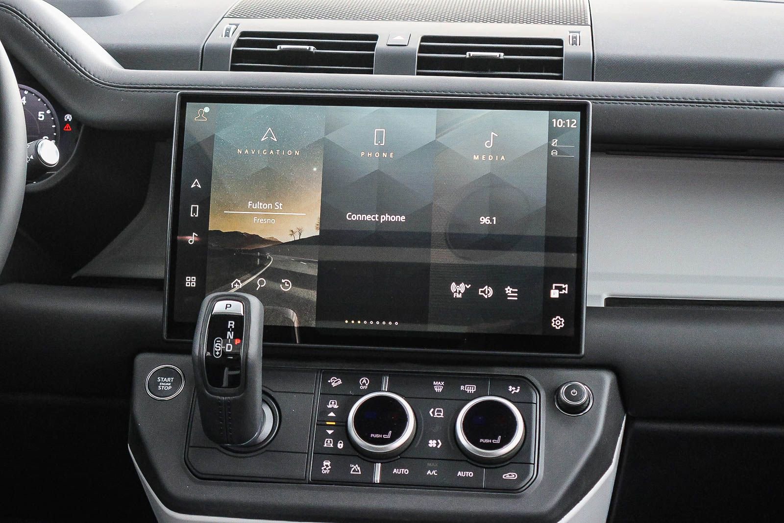 New 2026 Land Rover Defender 130 X-Dynamic SE image 24