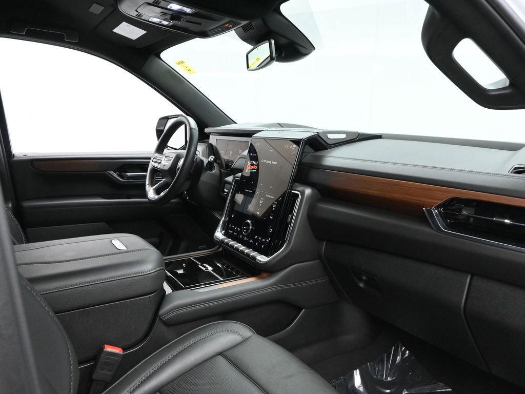 Used 2025 GMC Yukon XL Denali image 12