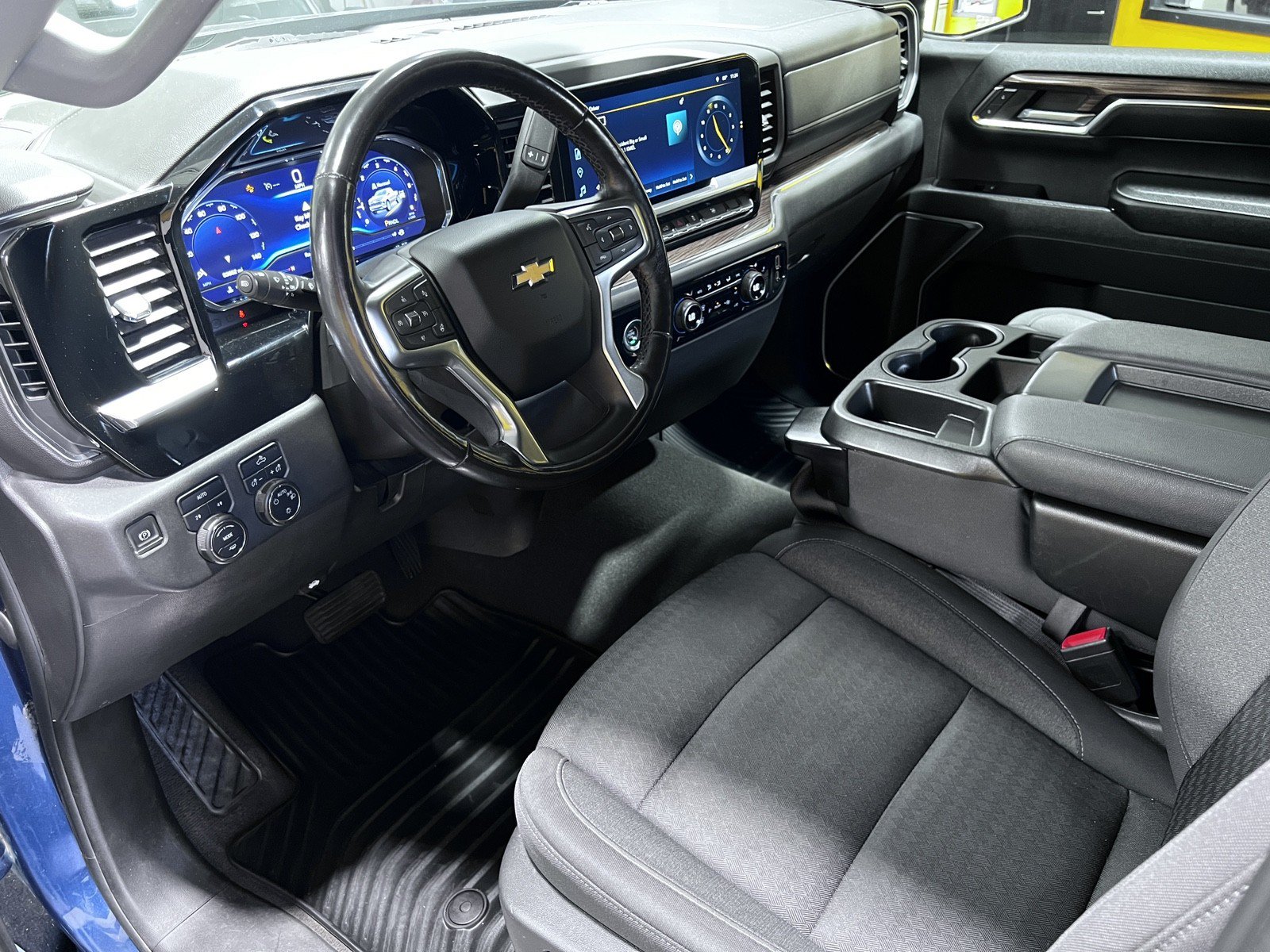 Used 2022 Chevrolet Silverado 1500 LT AWD/4WD image 14