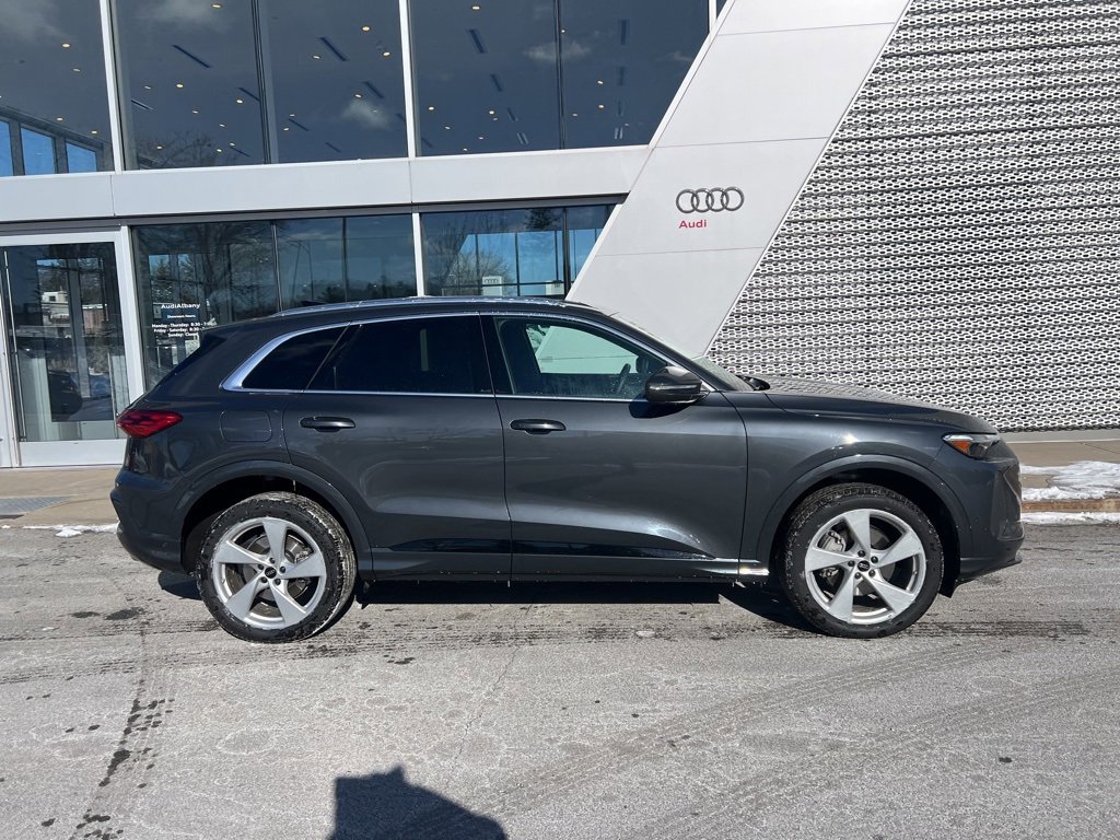 Used 2025 Audi Q5 Premium Plus w/ Premium Plus image 16