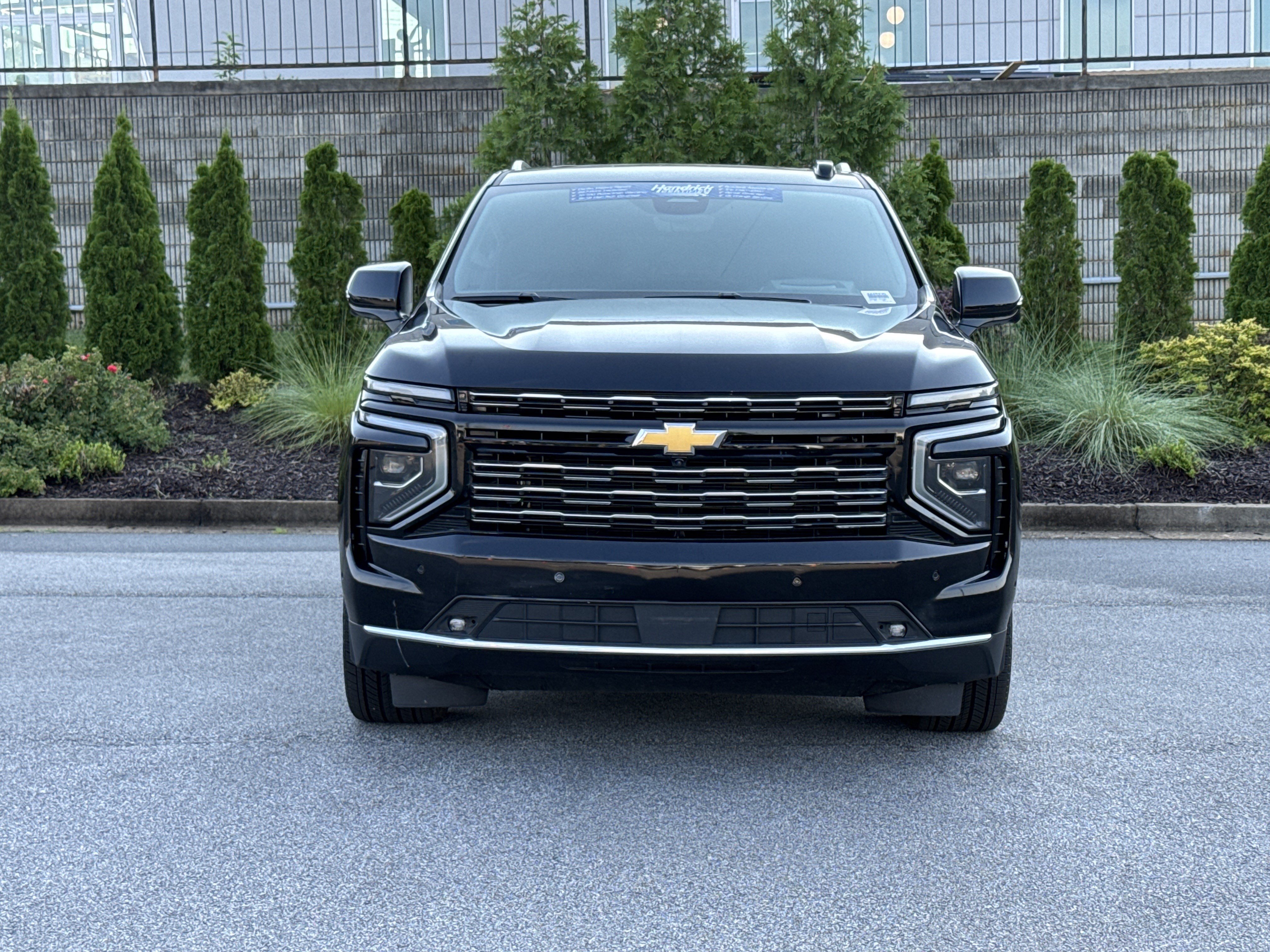 Used 2025 Chevrolet Tahoe High Country AWD/4WD image 3