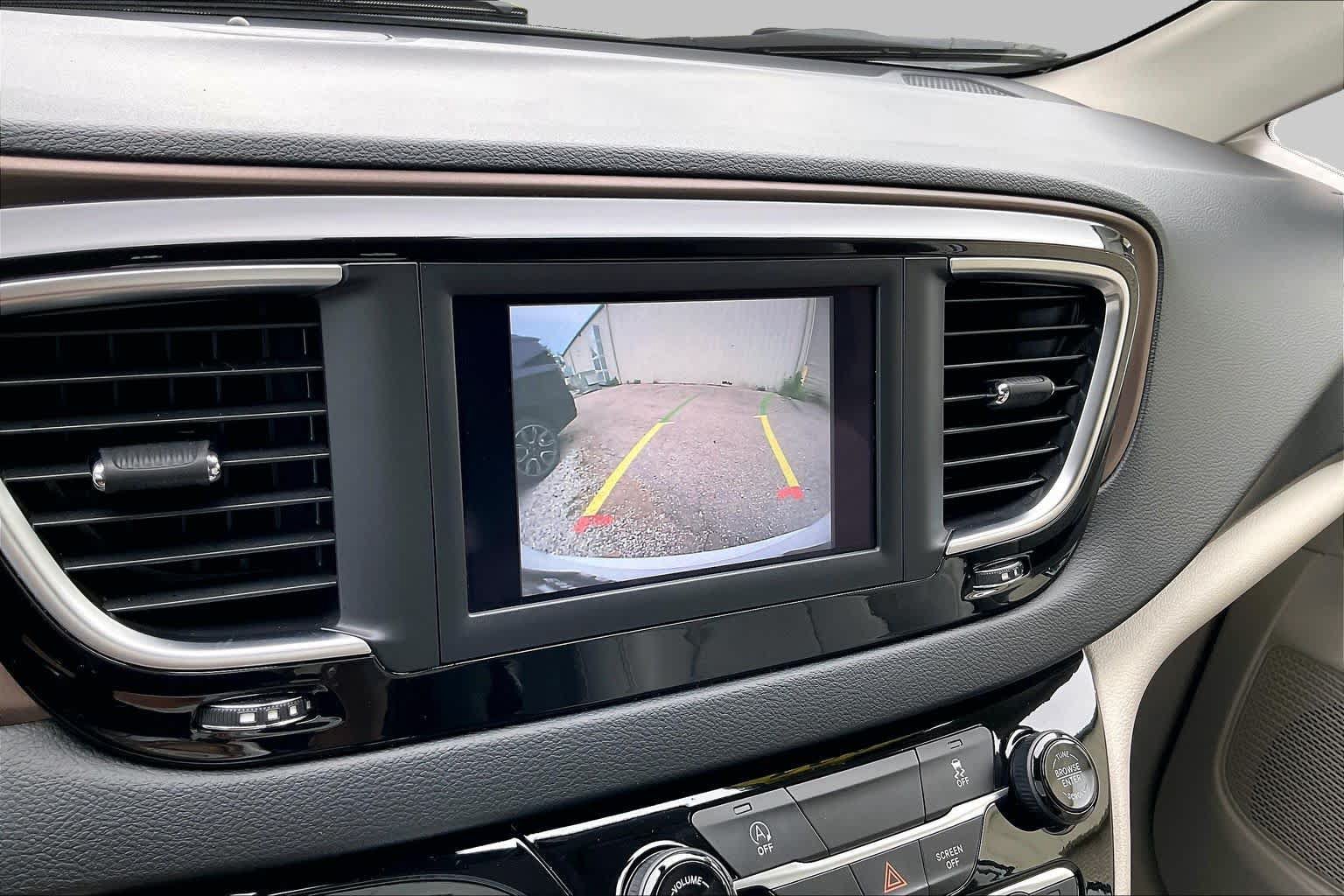 Used 2021 Chrysler Voyager Lxi FWD image 21