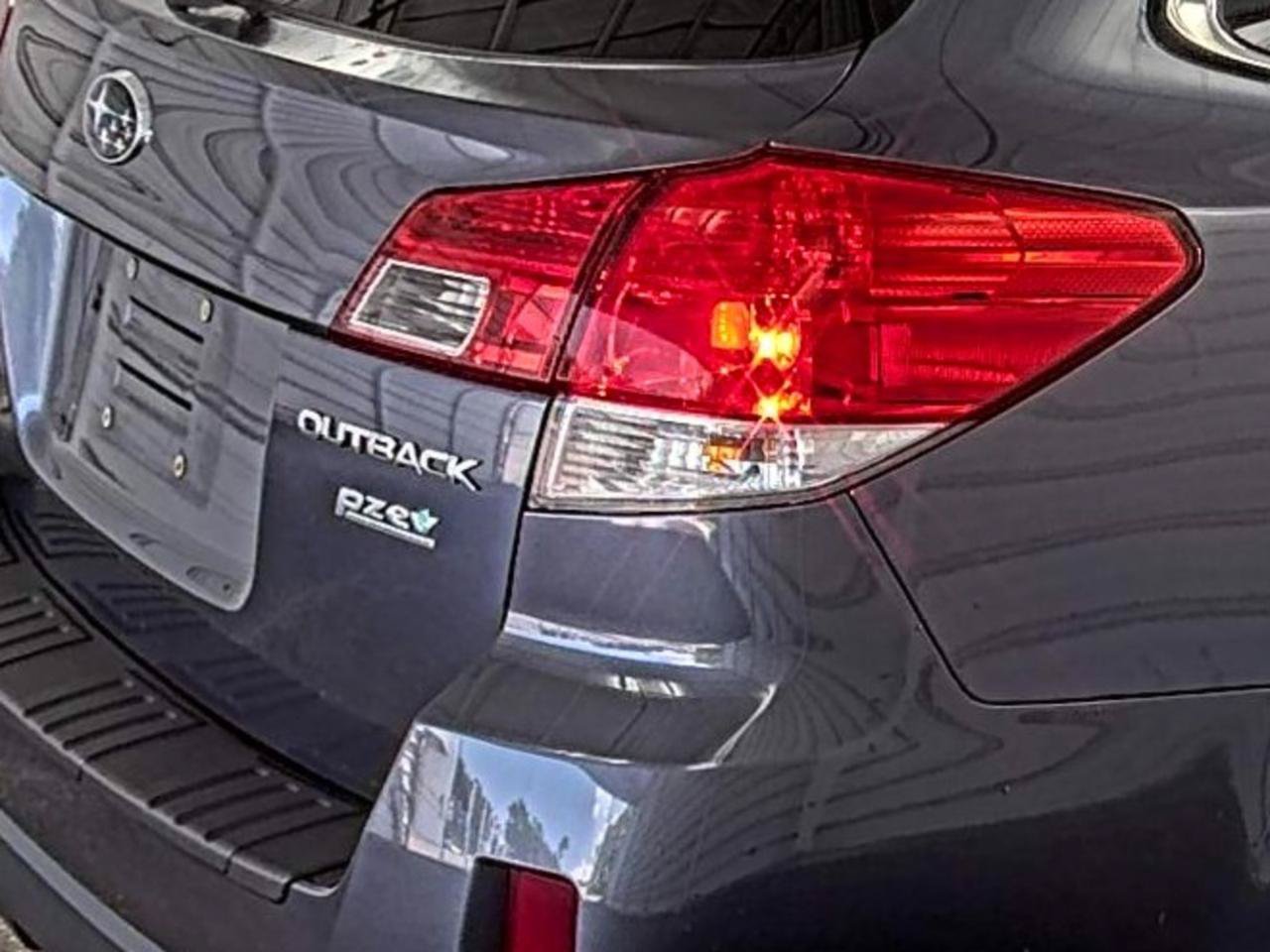 Used 2014 Subaru Outback 2.5i Premium AWD/4WD image 8