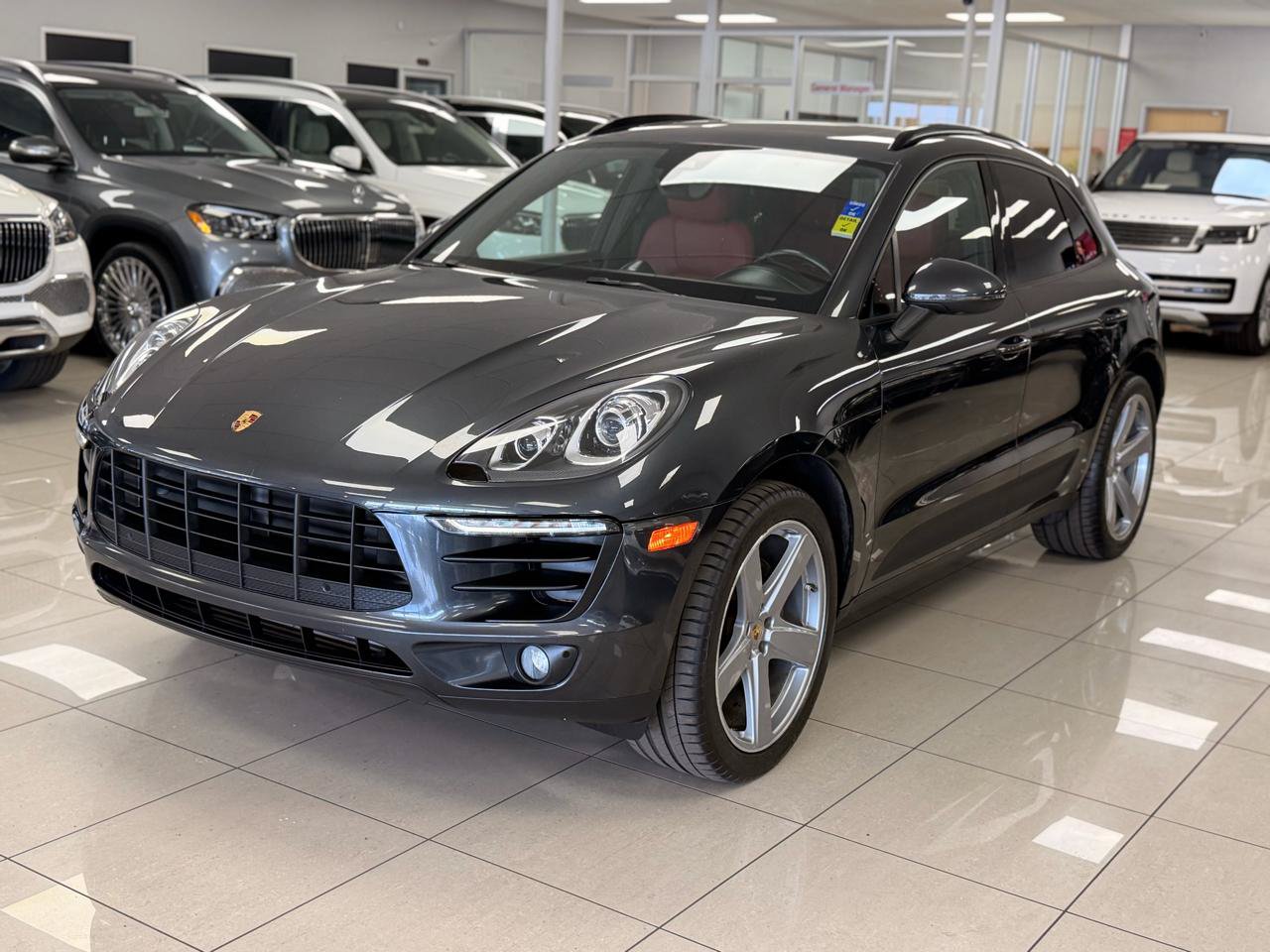 Used 2018 Porsche Macan AWD/4WD image 3