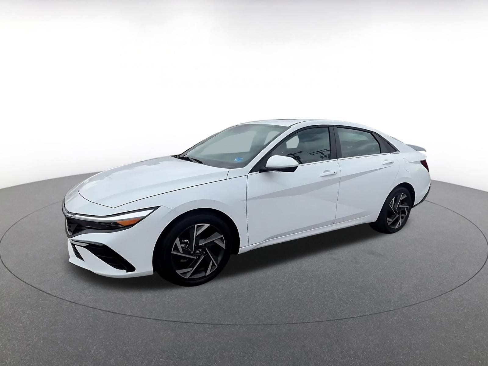 Used 2025 Hyundai Elantra SEL FWD image 8