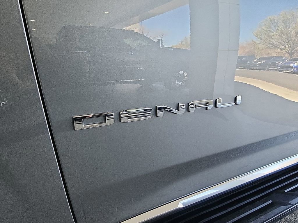 Certified 2025 GMC Yukon Denali image 32