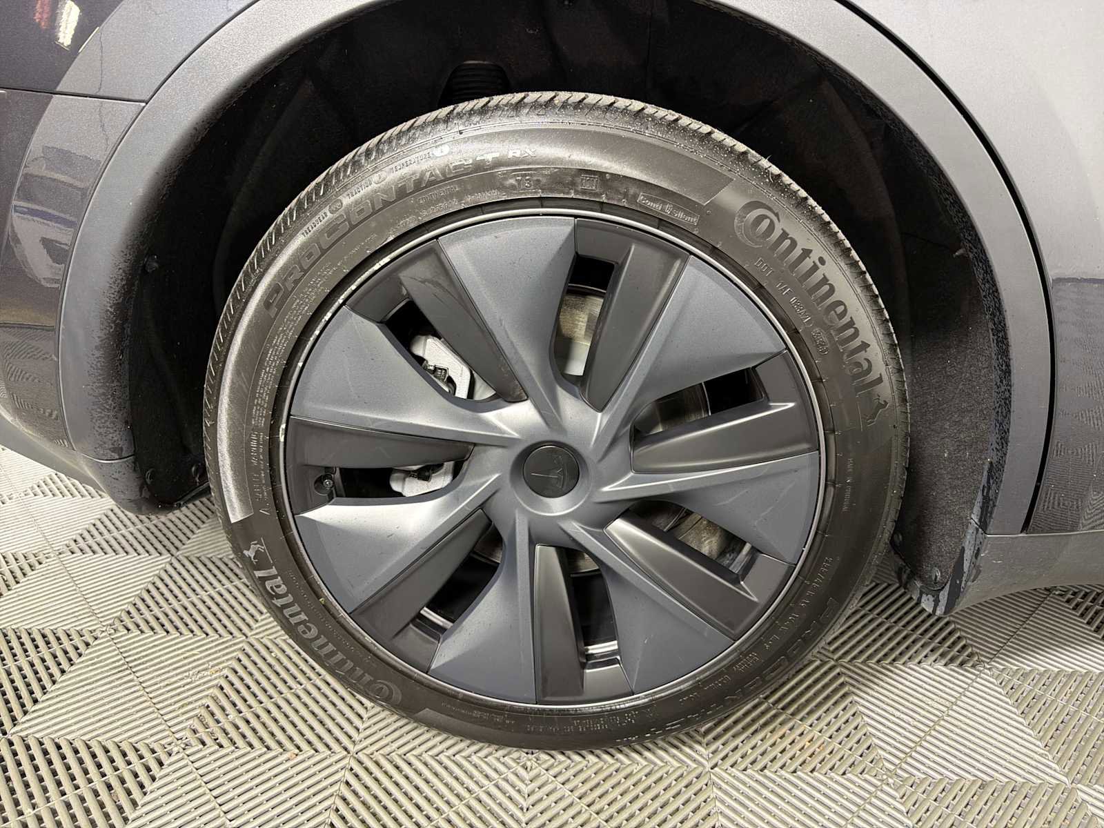 Used 2025 Tesla Model Y Long Range RWD image 15