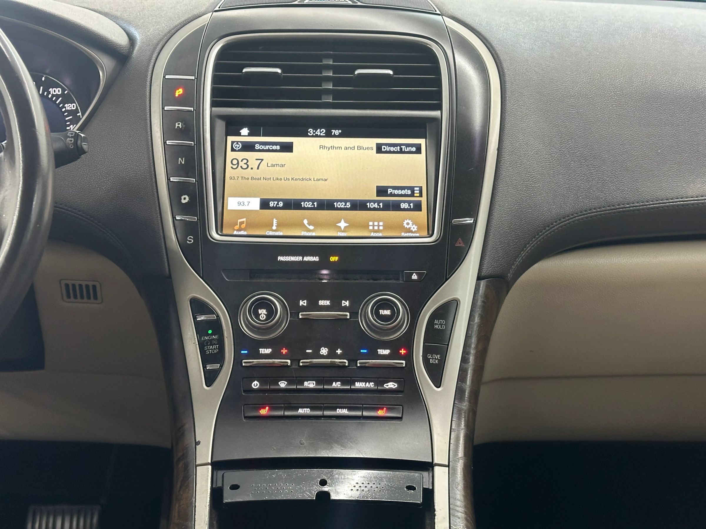 Used 2016 Lincoln MKX Select w/ Select Plus Package FWD image 18