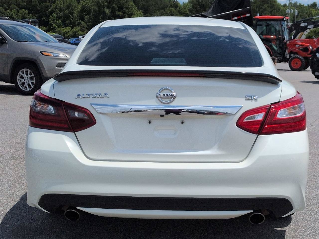 Used 2017 Nissan Altima 2.5 SR w/ Midnight Edition Package FWD image 4