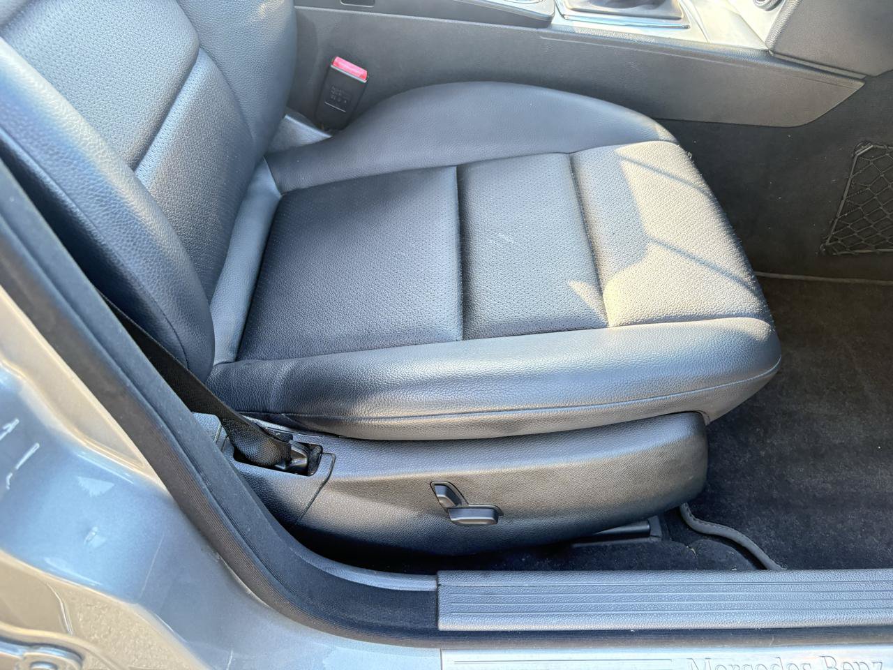 Used 2010 Mercedes-Benz C 300 Sedan image 35