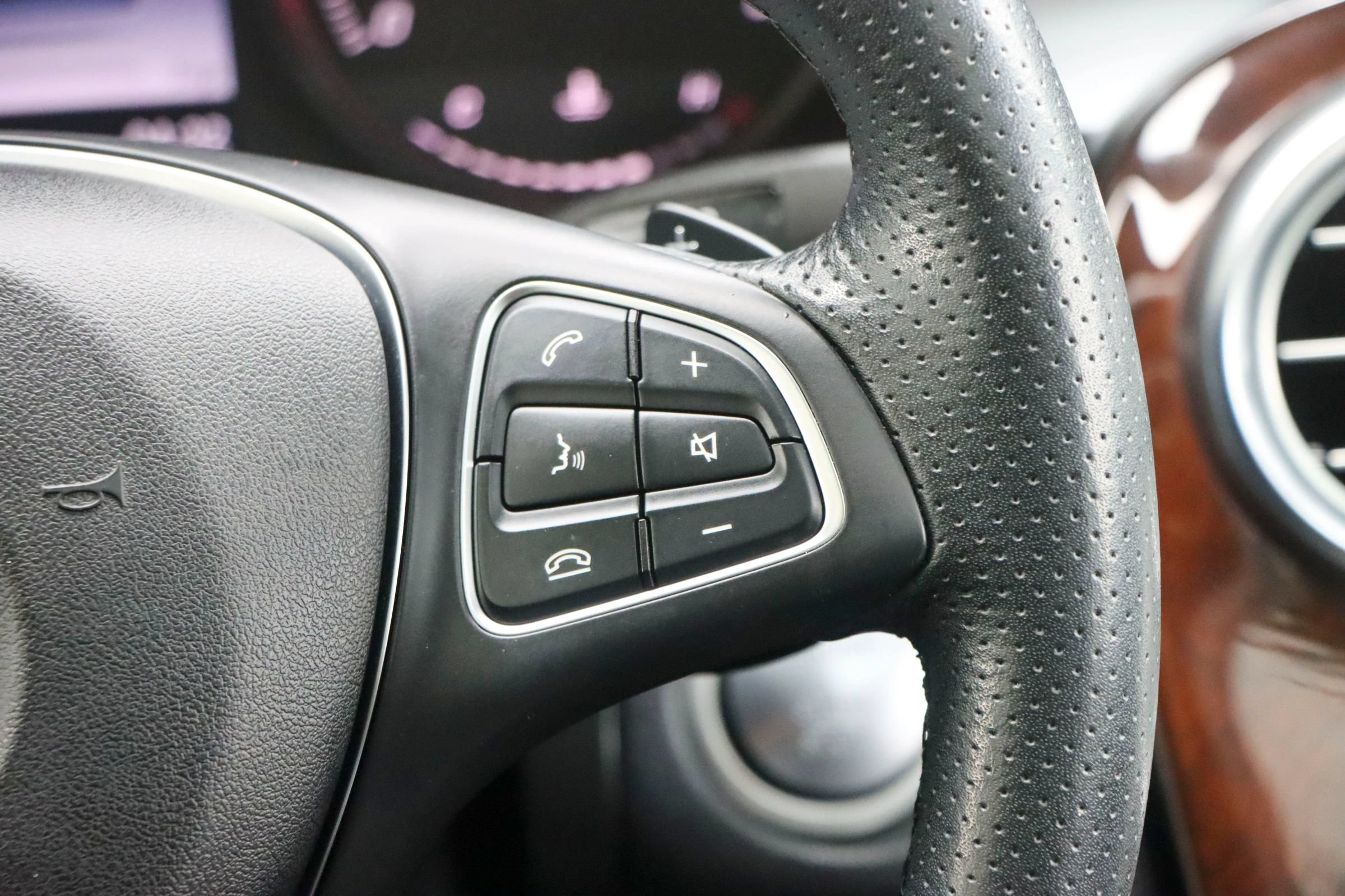 Used 2018 Mercedes-Benz GLC 300 w/ Multimedia Package image 30