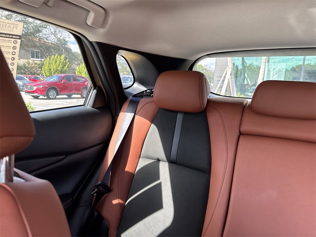 New 2024 MAZDA CX-30 Carbon image 18