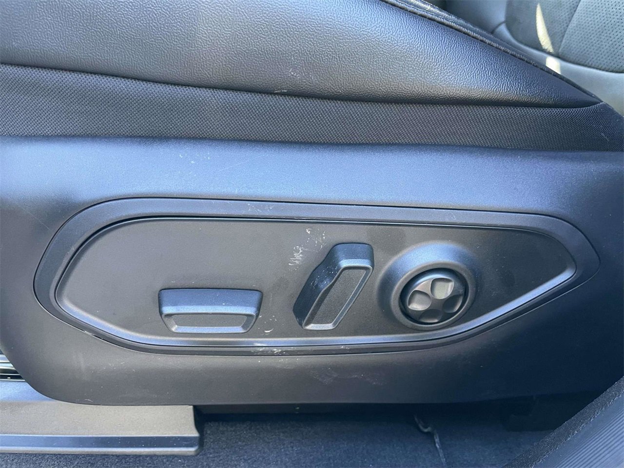 New 2025 Jeep Grand Cherokee L Altitude image 24