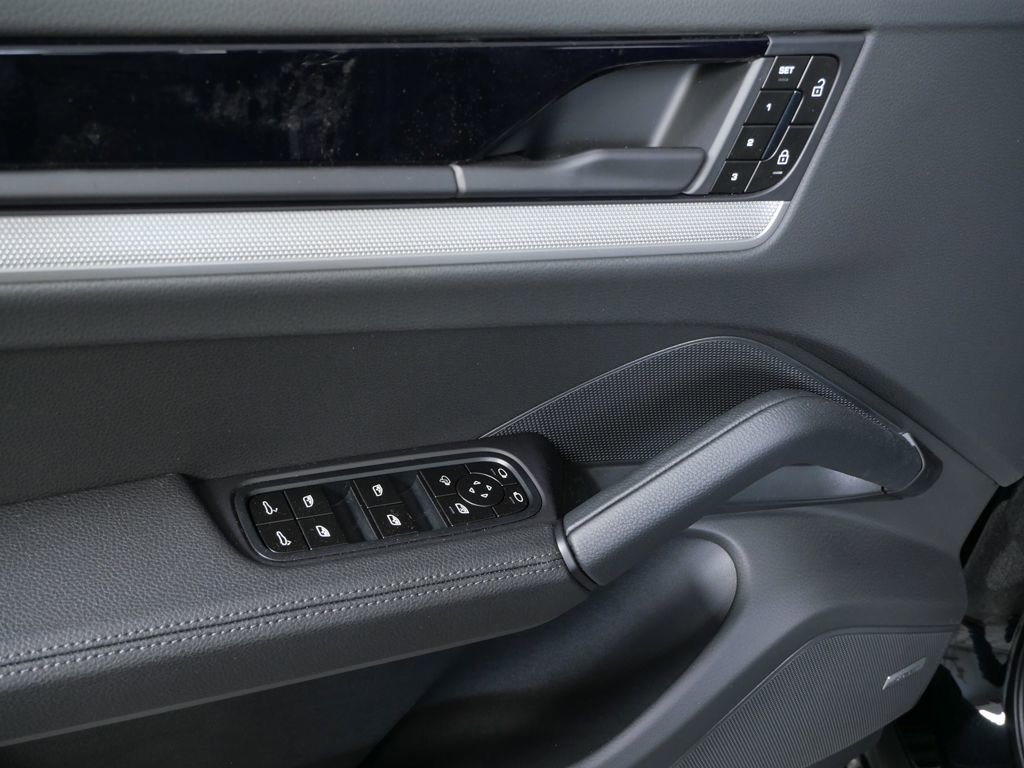 New 2026 Porsche Cayenne image 6