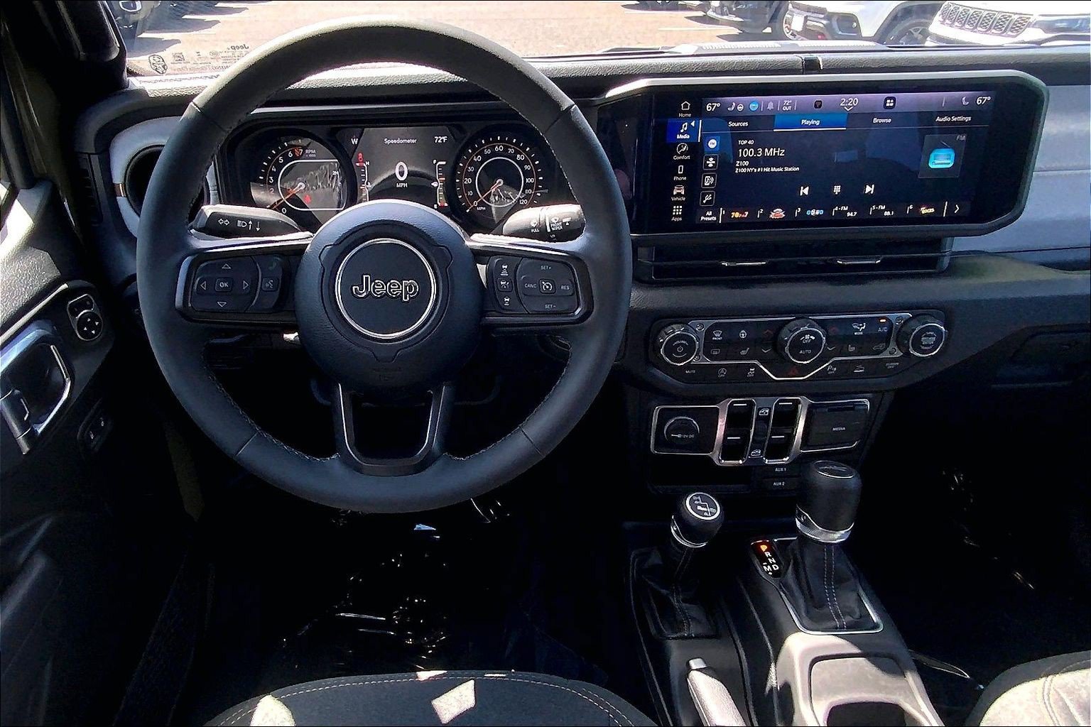 Certified 2025 Jeep Gladiator Sport AWD/4WD image 5