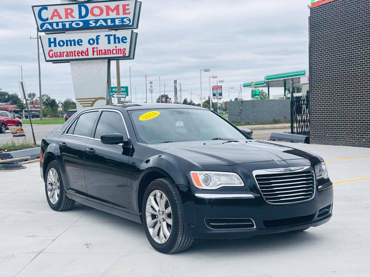 Used 2014 Chrysler 300 AWD image 1