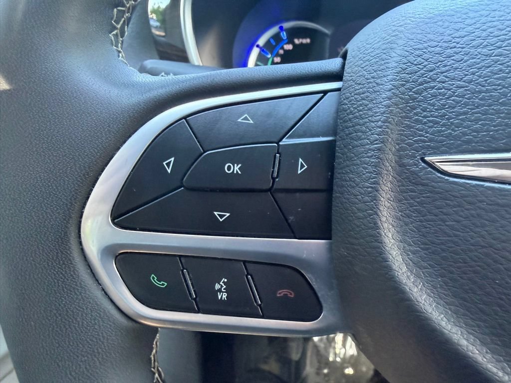 Used 2023 Chrysler Pacifica Limited FWD image 19