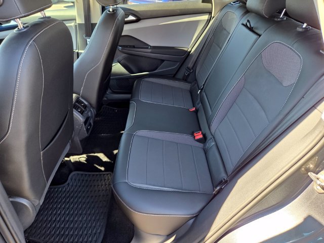 Certified 2022 Volkswagen Taos SE FWD image 11