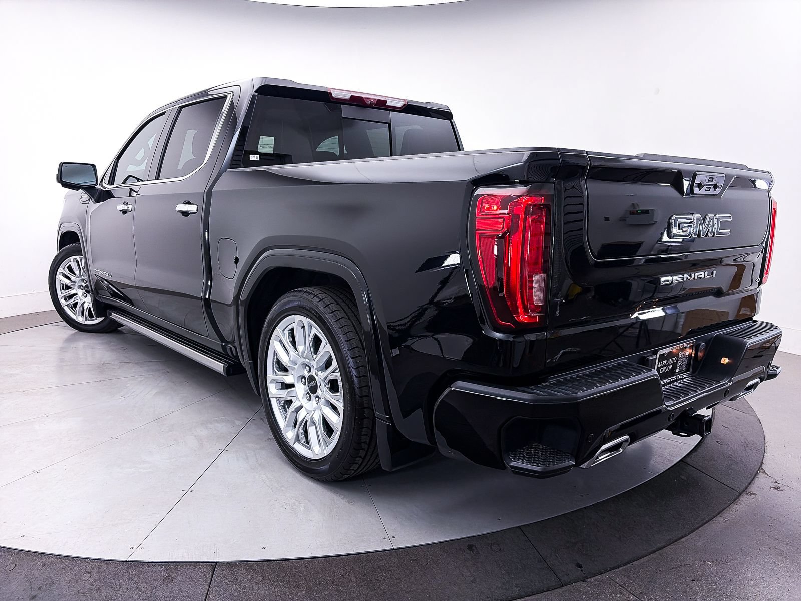 Used 2025 GMC Sierra 1500 Denali Ultimate AWD/4WD image 3