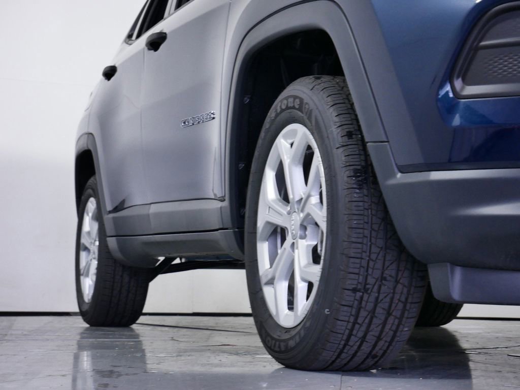 Used 2024 Jeep Compass Sport image 6