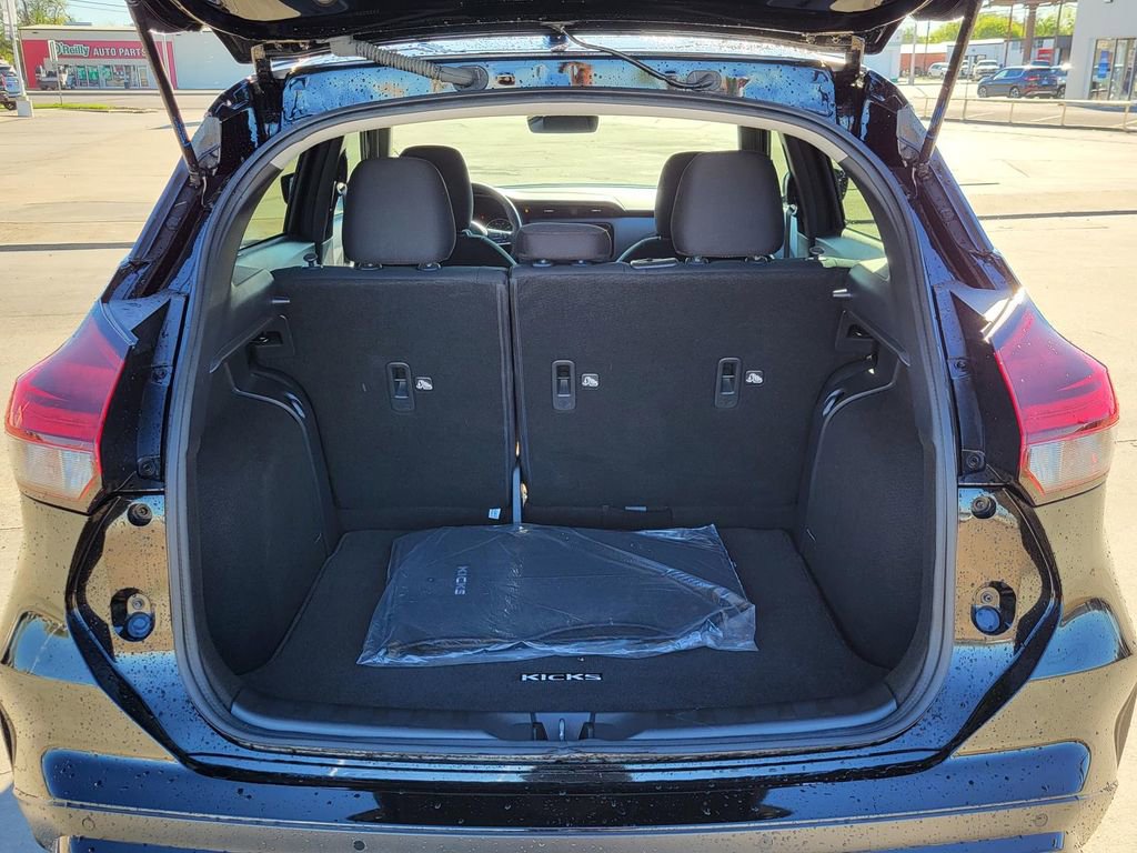 Used 2024 Nissan Kicks SR w/ Interior Electronics Package FWD image 12