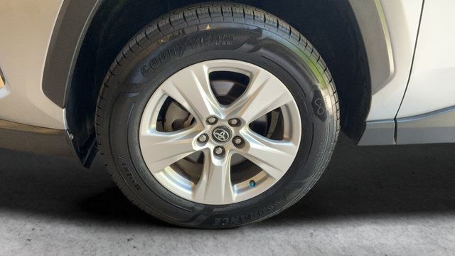 Used 2020 Toyota RAV4 XLE FWD image 25