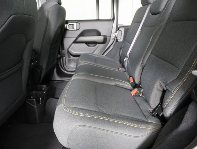 Used 2025 Jeep Wrangler Sahara image 9