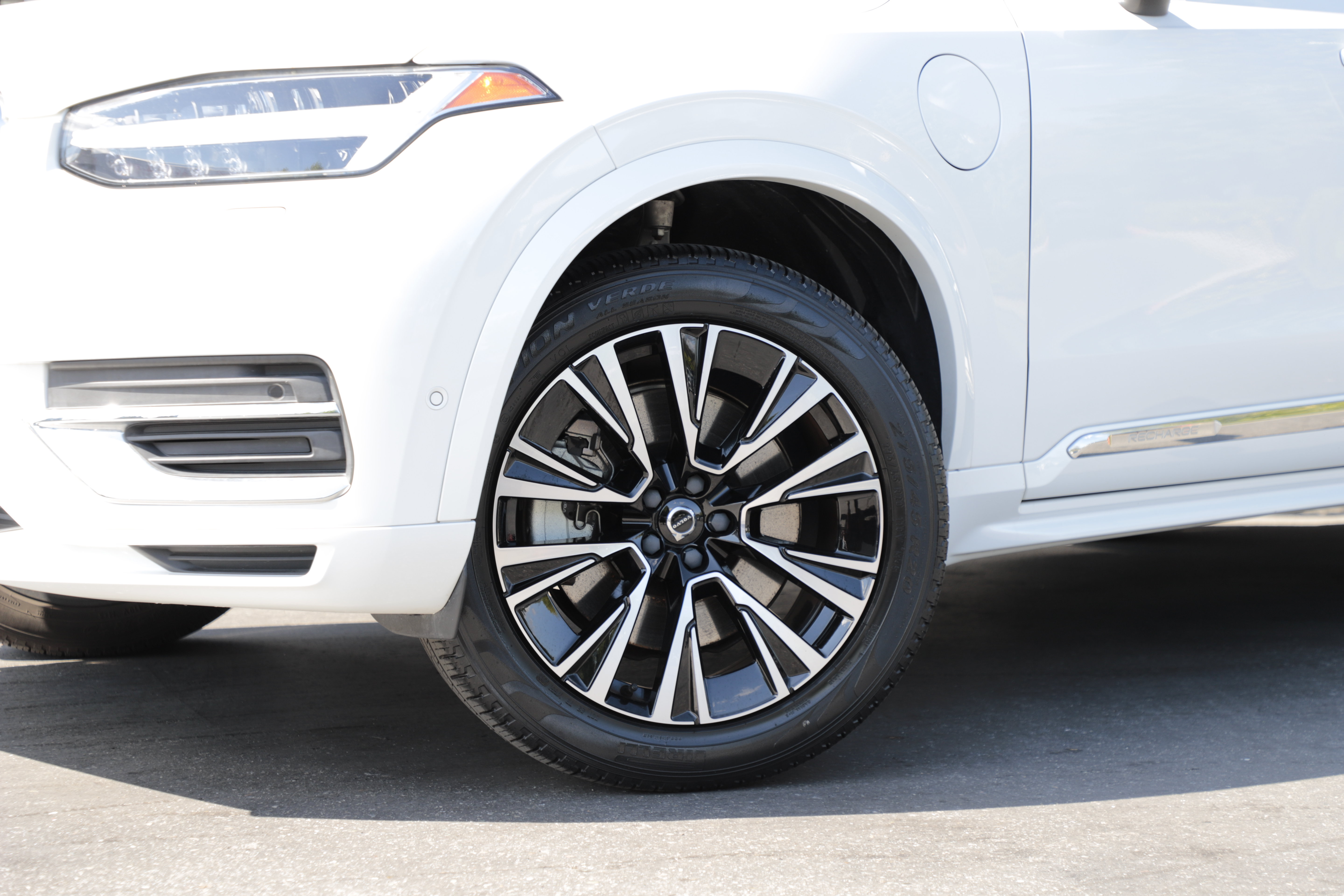Used 2023 Volvo XC90 T8 Plus AWD/4WD image 2