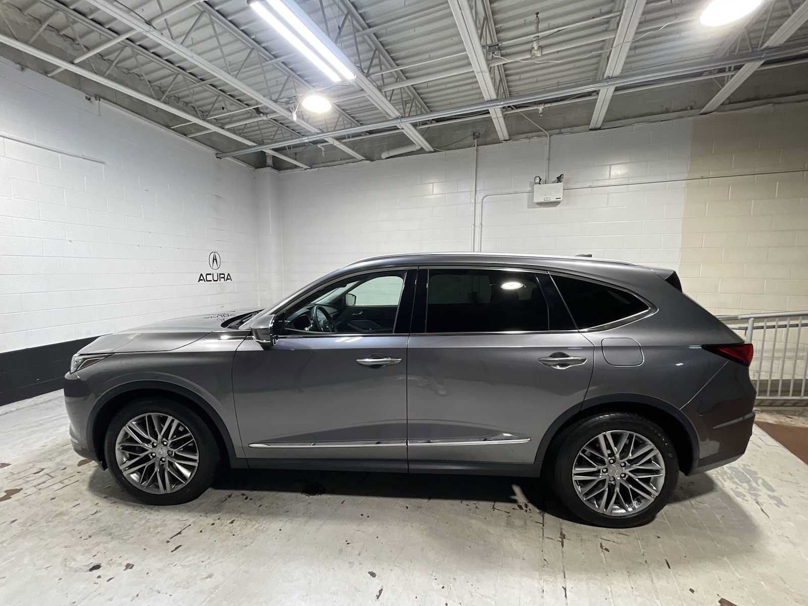 Certified 2024 Acura MDX w/ Advance Package AWD/4WD image 3