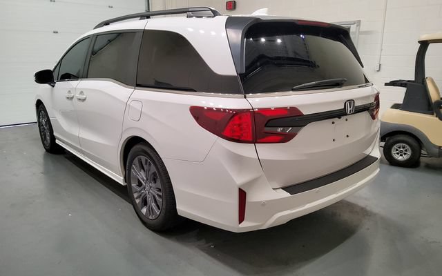 Used 2025 Honda Odyssey Touring image 6