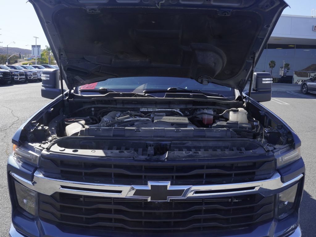Used 2025 Chevrolet Silverado 2500 LT w/ Safety Package AWD/4WD image 5