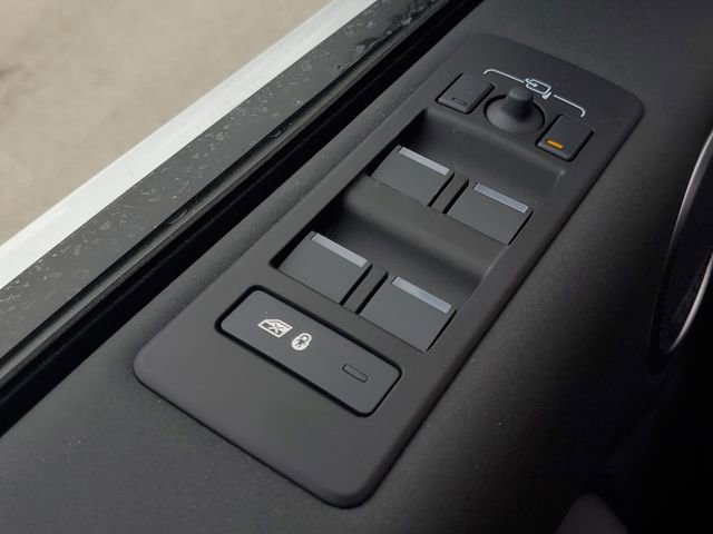 New 2026 Land Rover Discovery S AWD/4WD image 24