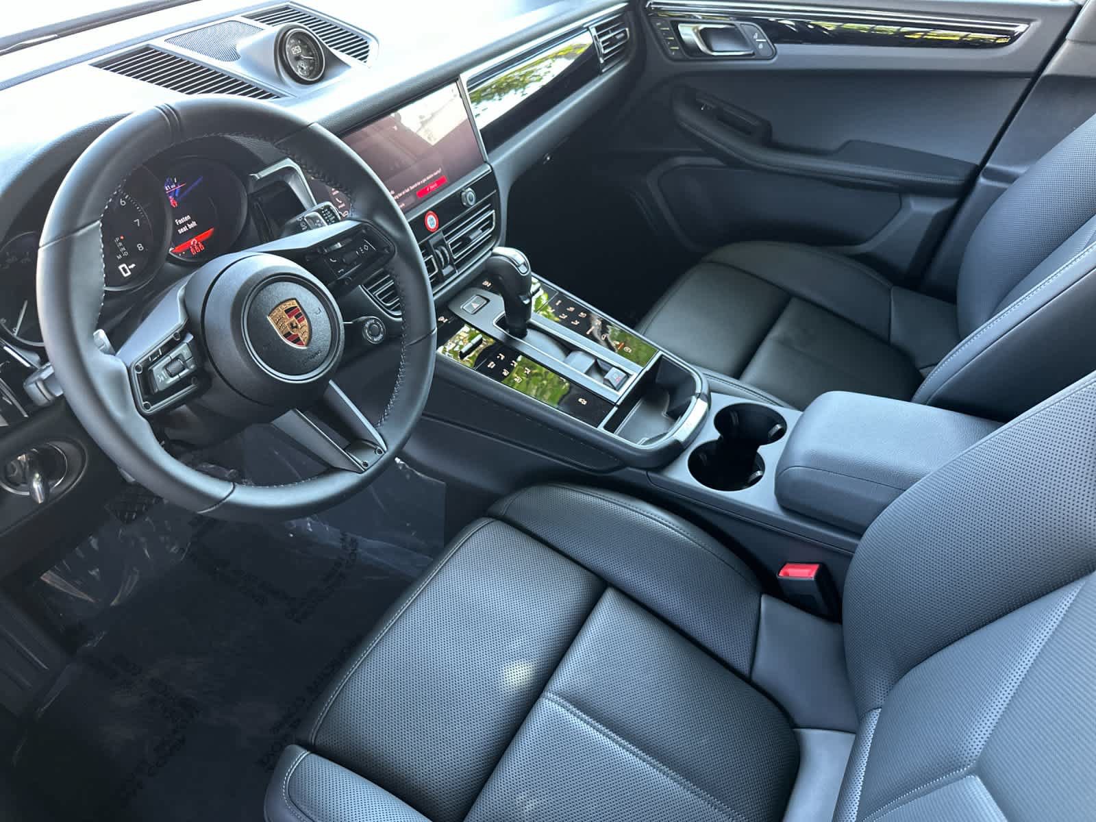 New 2026 Porsche Macan AWD/4WD image 4