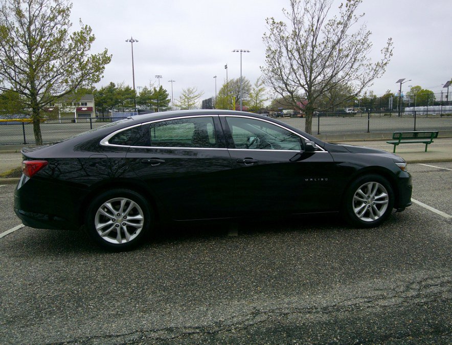 Used 2017 Chevrolet Malibu LT w/ Leather Package FWD image 16