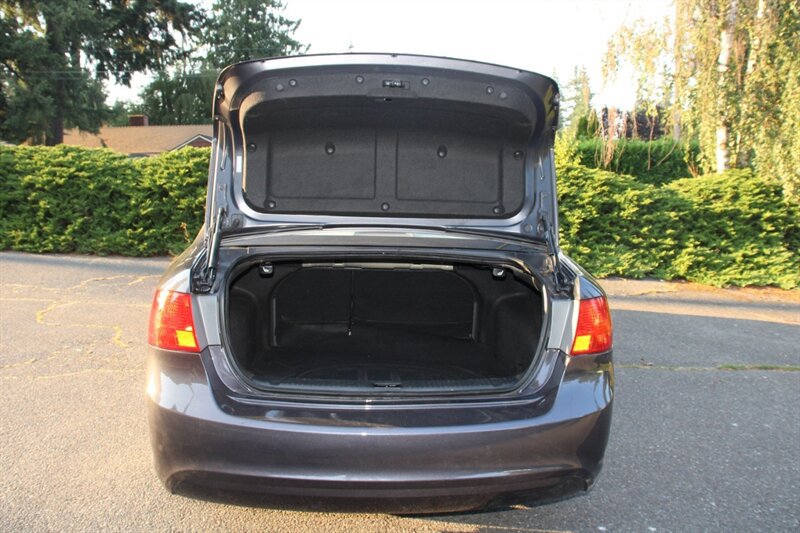 Used 2010 Kia Optima LX FWD image 16
