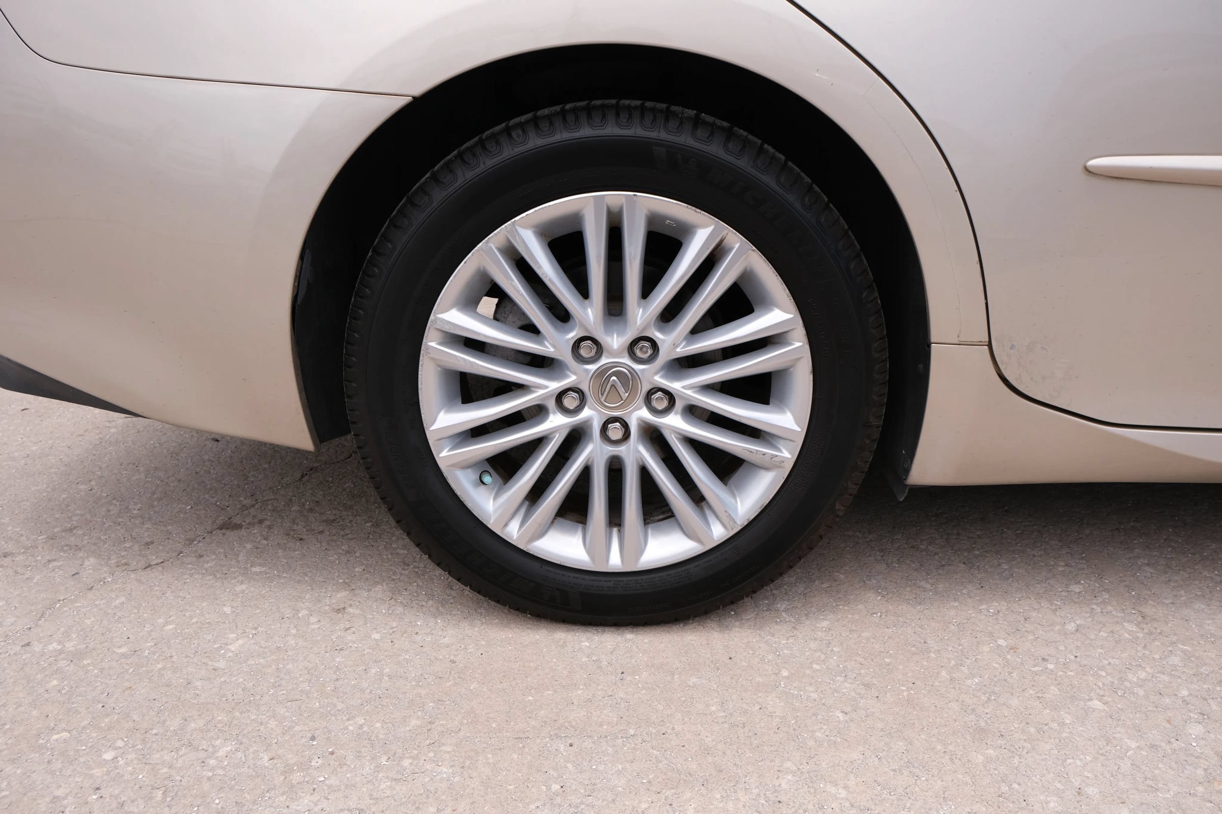 Used 2014 Lexus ES 350 w/ Luxury Package FWD image 18