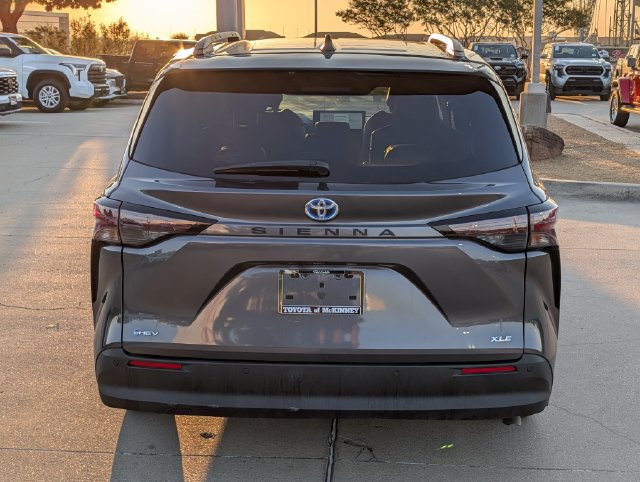 Certified 2025 Toyota Sienna XLE FWD image 7