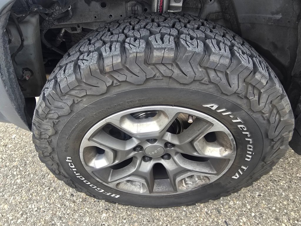 Used 2019 Jeep Cherokee Trailhawk w/ Cold Weather Group AWD/4WD image 30