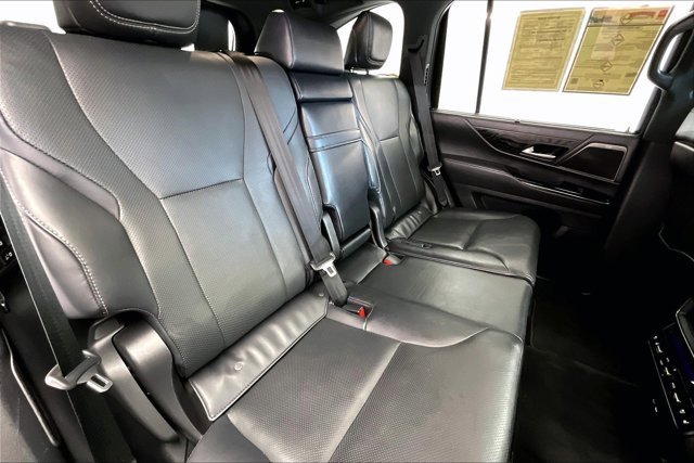 Used 2022 Lexus LX 600 4WD w/ Luxury Package image 19