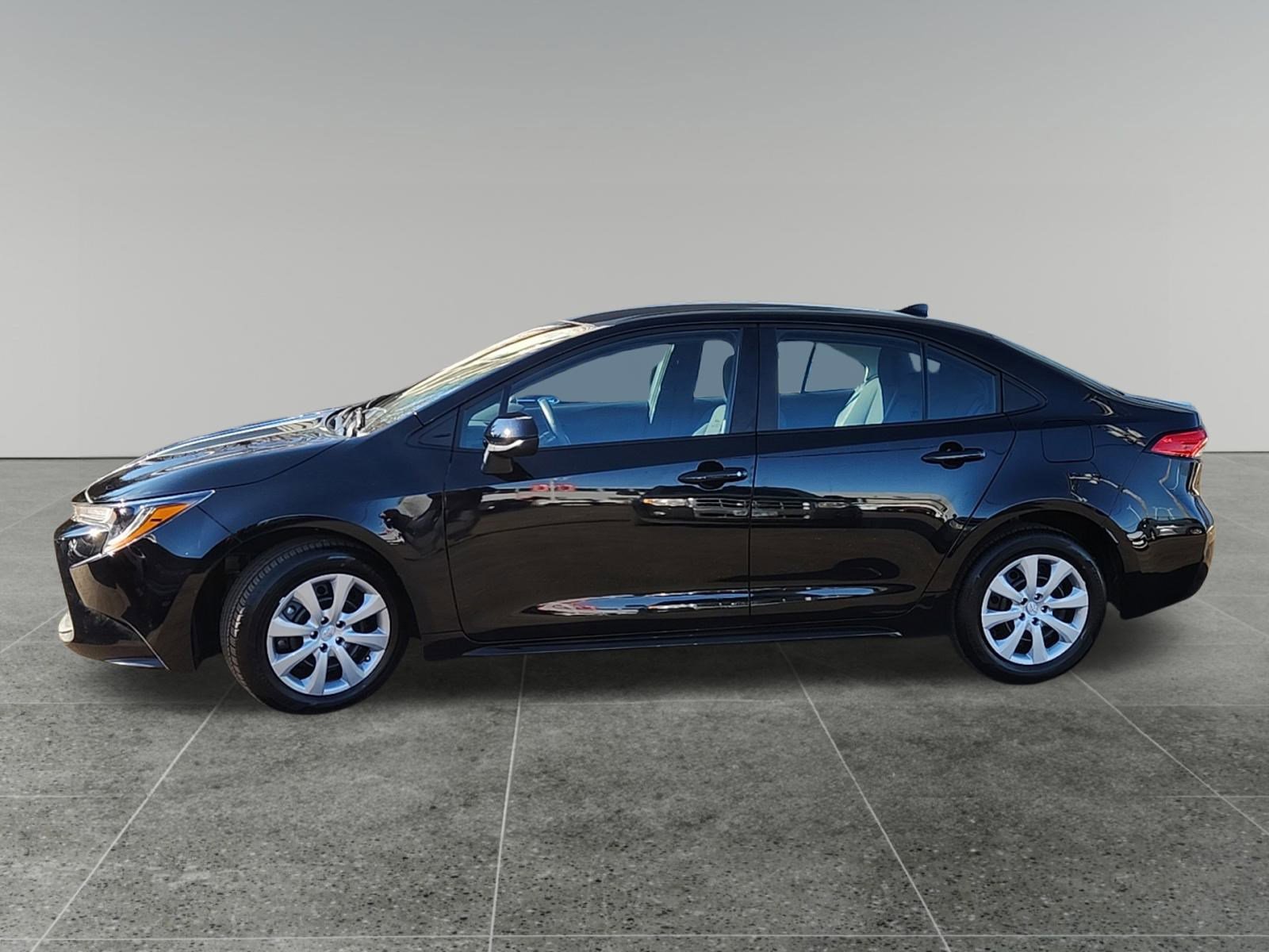 Certified 2025 Toyota Corolla LE image 4