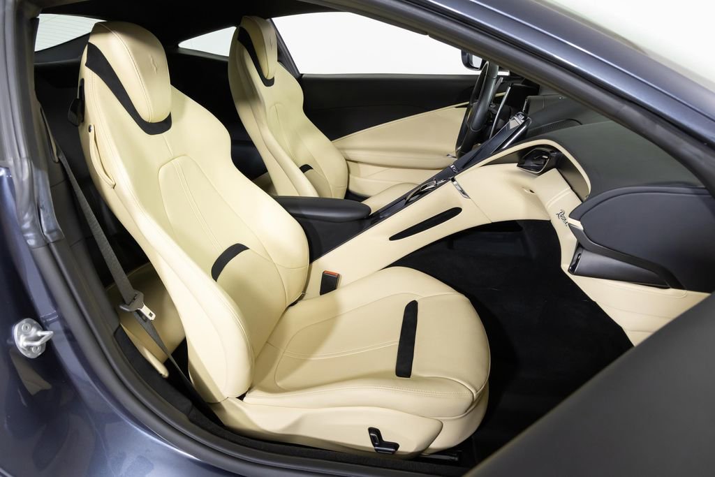 Used 2021 Ferrari Roma RWD image 34