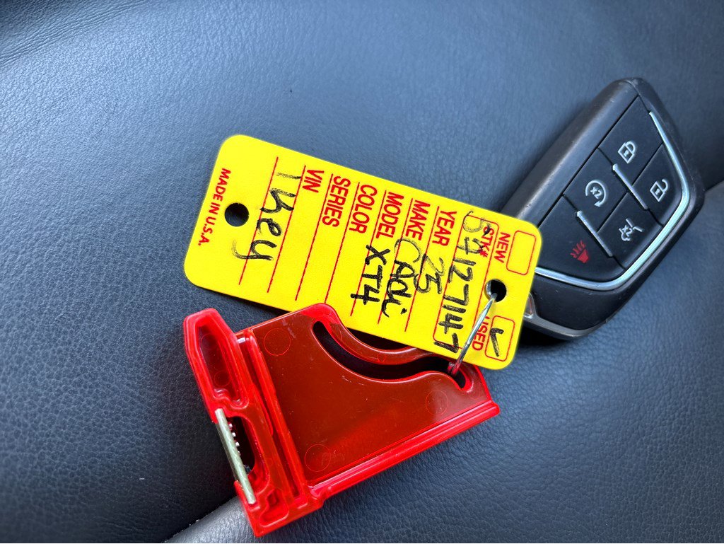 Used 2025 Cadillac XT4 Premium Luxury image 25