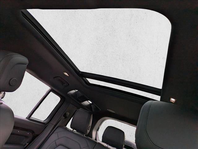 Used 2023 Land Rover Defender 110 V8 image 16