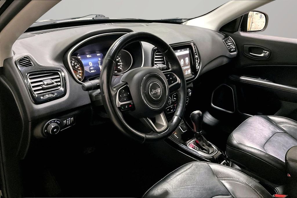 Used 2018 Jeep Compass Limited w/ Navigation Group image 17