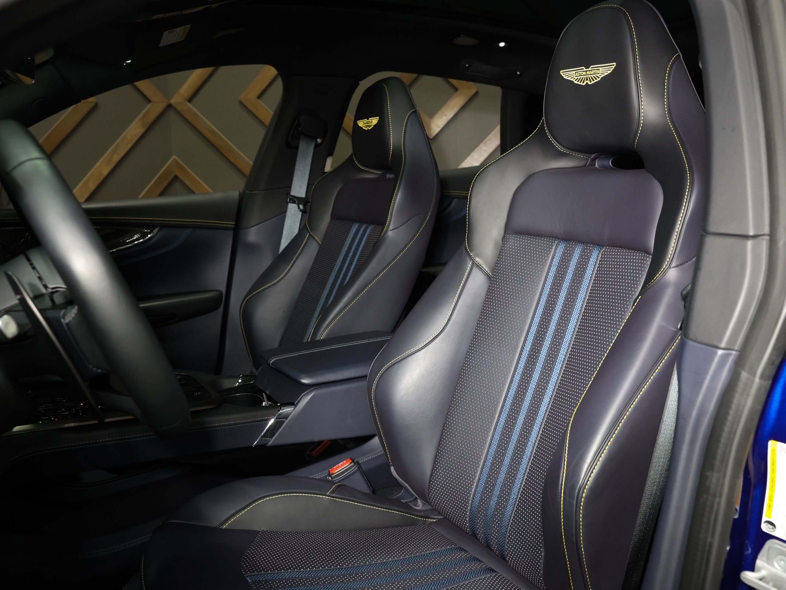 Used 2025 Aston Martin DBX 707 image 5